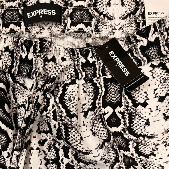 Express Medium NWT Stretch Joggers/ Black & White Snakeskin Print Pants/ Snake - Picture 3 of 6